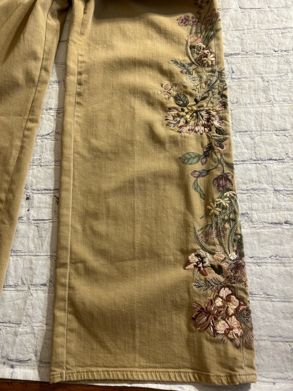 CHICO’S EMBROIDERED HIGH-RISE WIDE LEG JEANS BOHEMIAN FLORAL TAN COLOR SIZE 14R - Picture 11 of 15